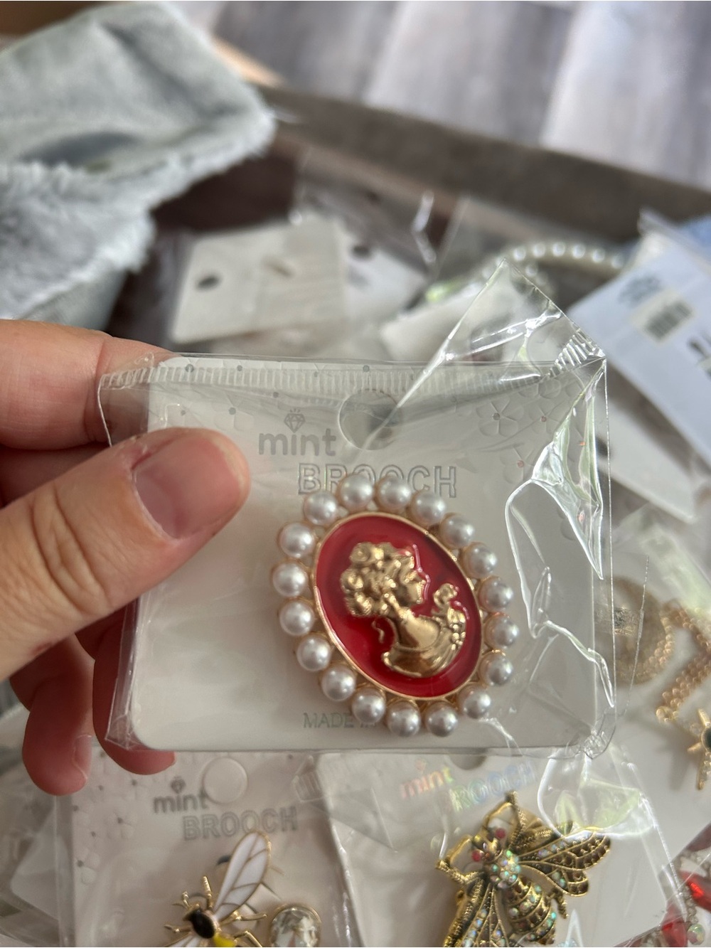5/$25 Mint Cameo Pearl Trim Brooch - Red and Gold